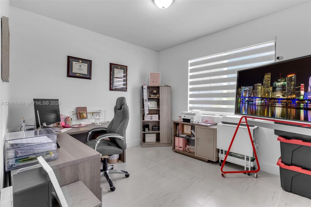 En Venta: $765,000 (5 camas, 3 baños, 2066 Pies cuadrados)
