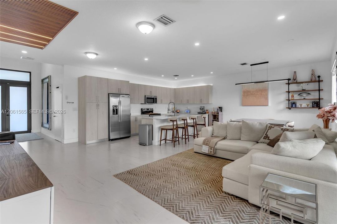 En Venta: $765,000 (5 camas, 3 baños, 2066 Pies cuadrados)