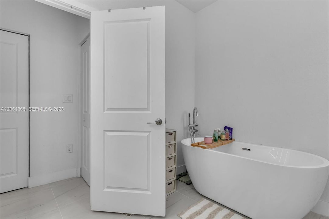 En Venta: $765,000 (5 camas, 3 baños, 2066 Pies cuadrados)