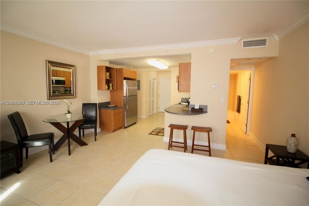 В аренду: $1,950 (0 спален, 1 ванн, 594 Квадратных фут)