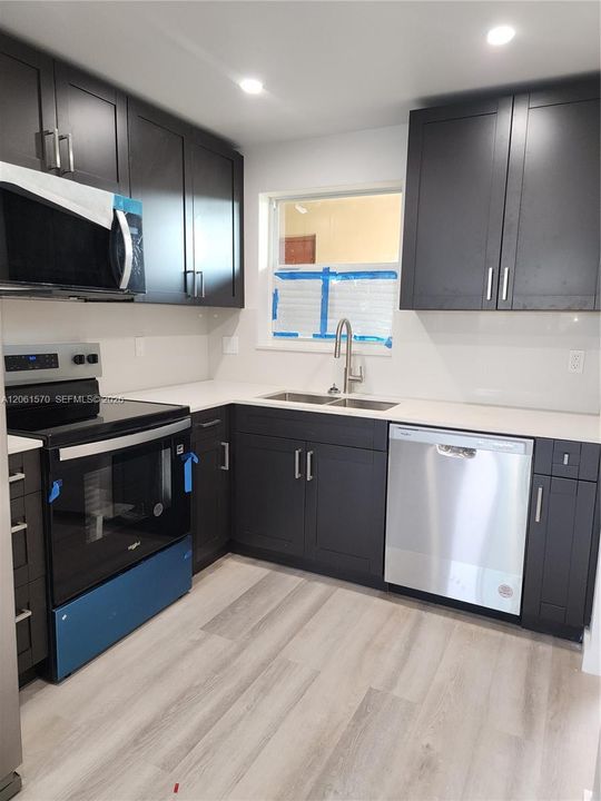 На продажу: $119,900 (1 спален, 1 ванн, 640 Квадратных фут)