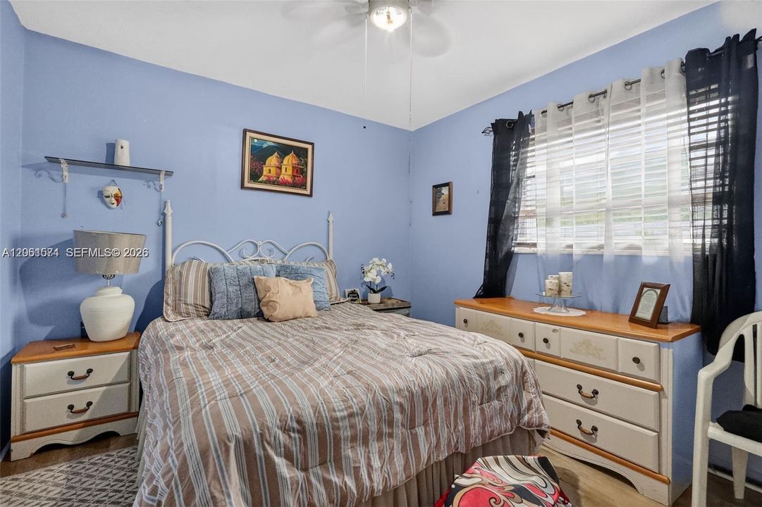 En Venta: $635,000 (4 camas, 2 baños, 2693 Pies cuadrados)