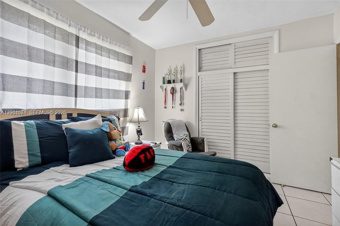 En Venta: $635,000 (4 camas, 2 baños, 2693 Pies cuadrados)