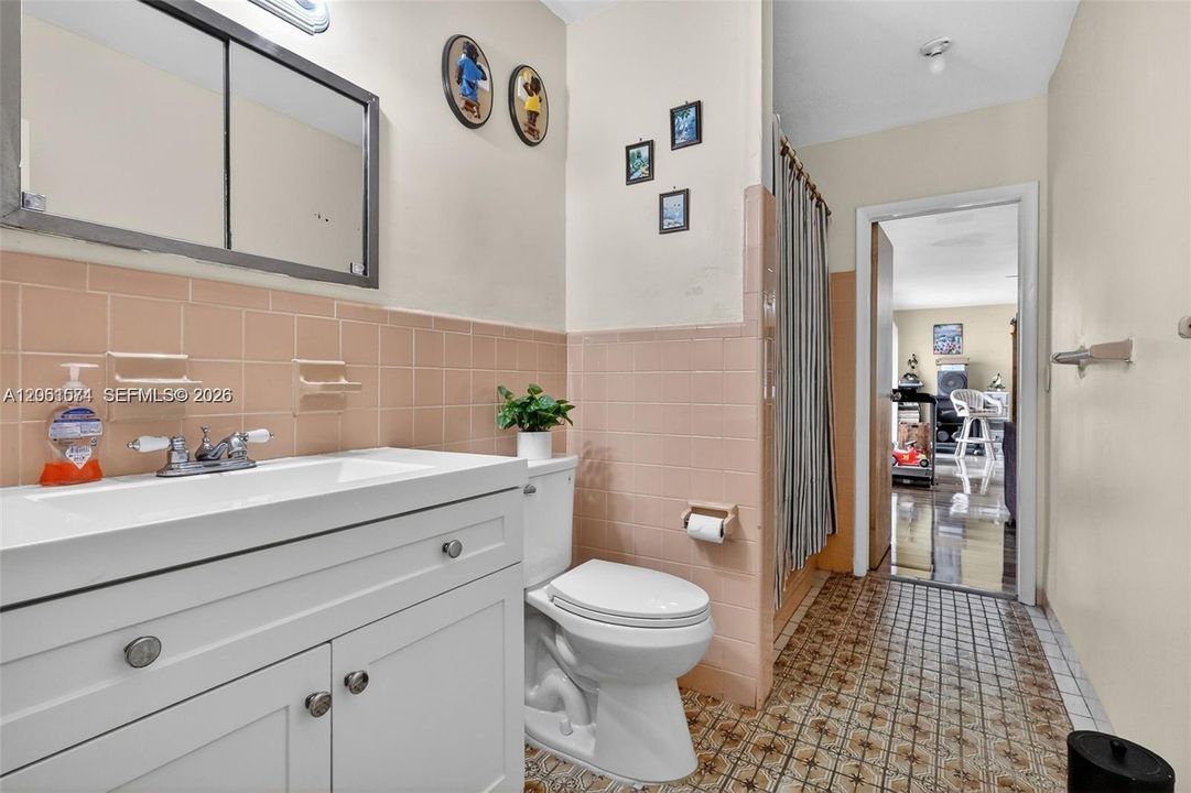 En Venta: $635,000 (4 camas, 2 baños, 2693 Pies cuadrados)