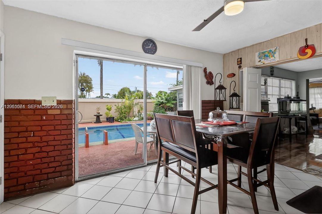 En Venta: $635,000 (4 camas, 2 baños, 2693 Pies cuadrados)