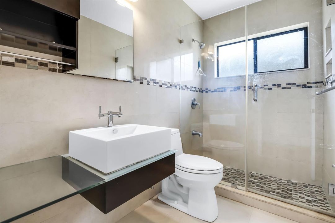 Guest Bathroom 2