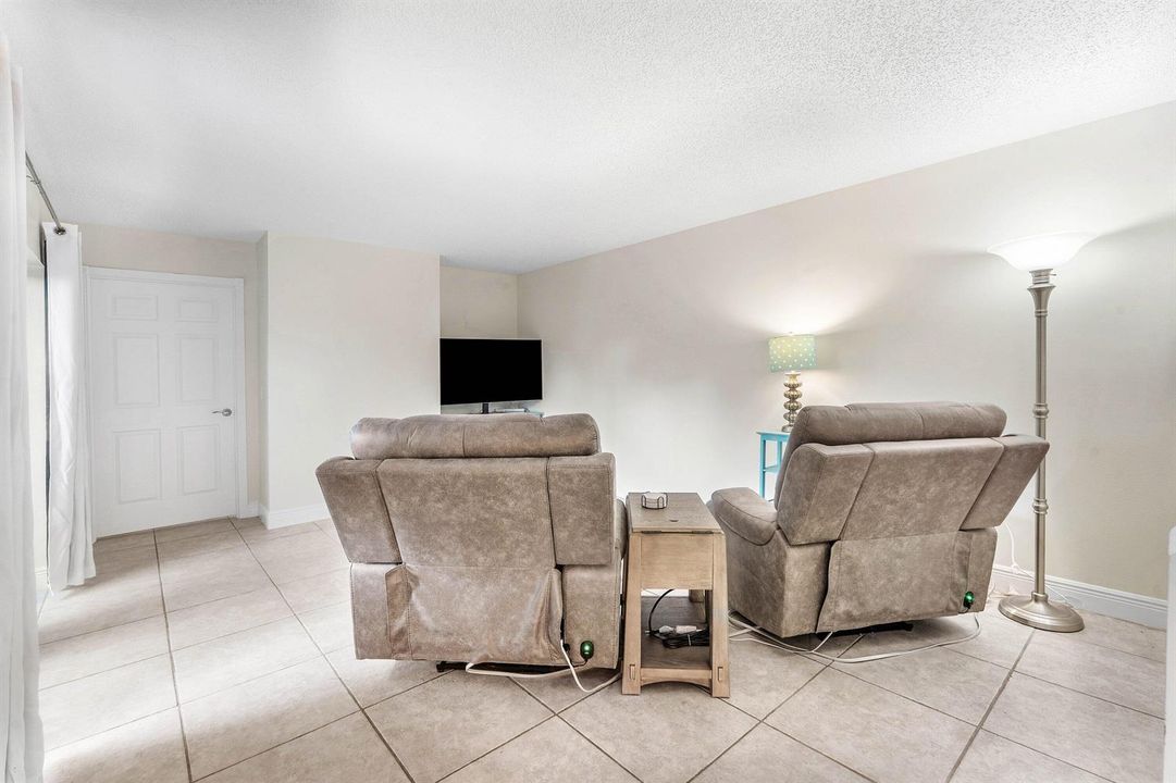 007-102410thLane-PalmBeachGardens-FL-334