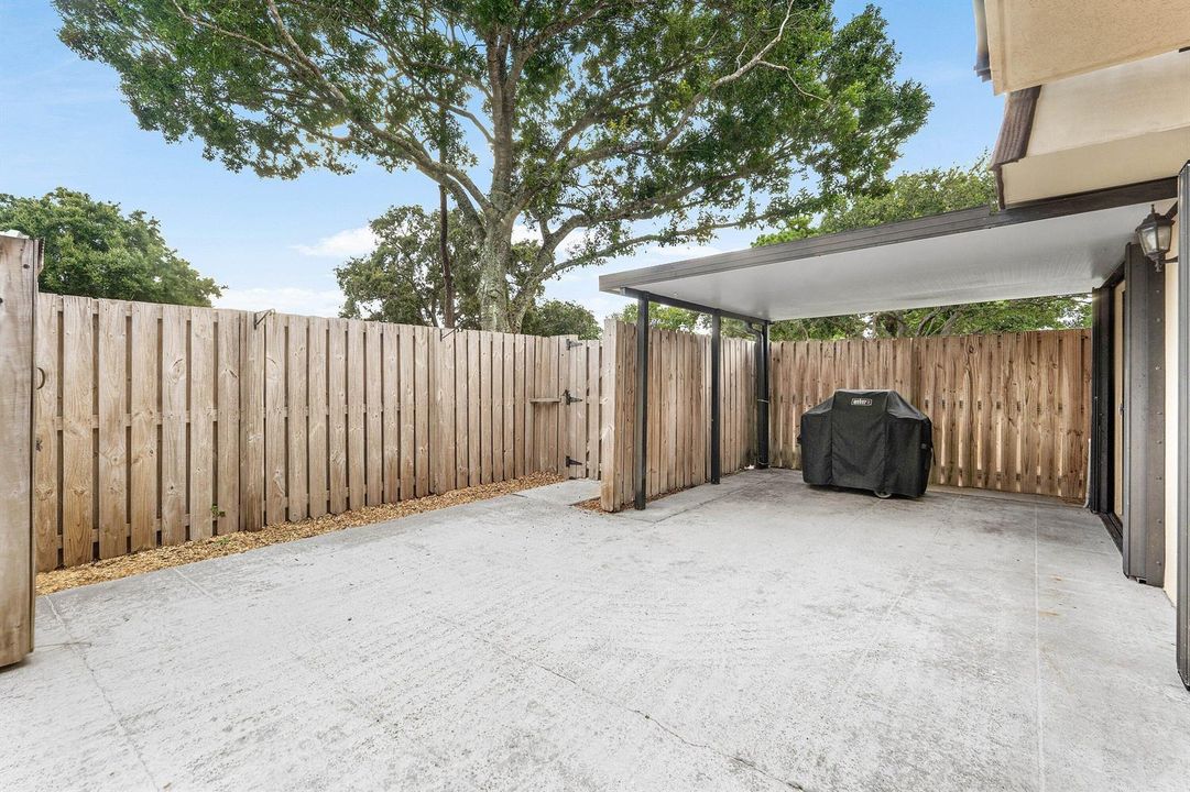 003-102410thLane-PalmBeachGardens-FL-334