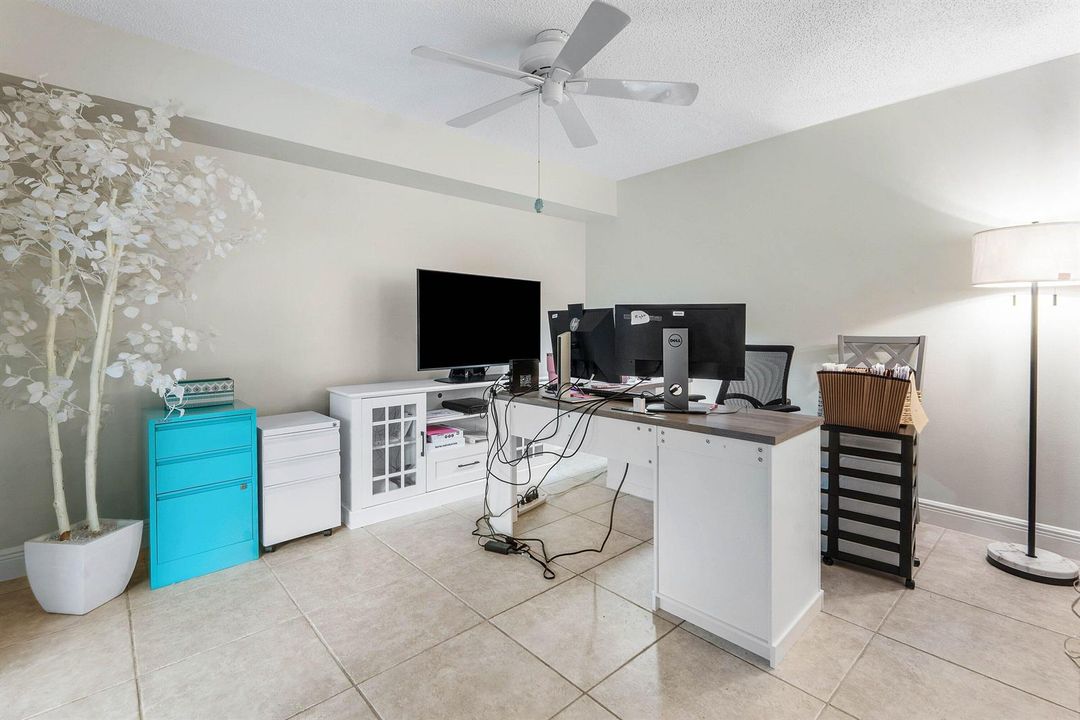 025-102410thLane-PalmBeachGardens-FL-334