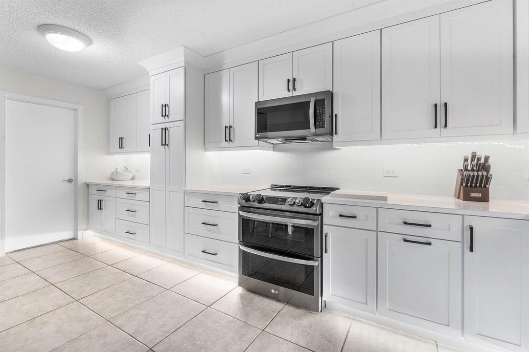 011-102410thLane-PalmBeachGardens-FL-334