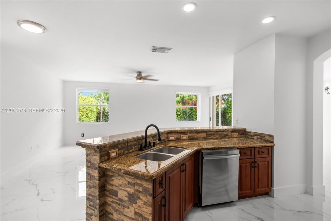 For Rent: $5,200 (4 beds, 2 baths, 2552 Square Feet)