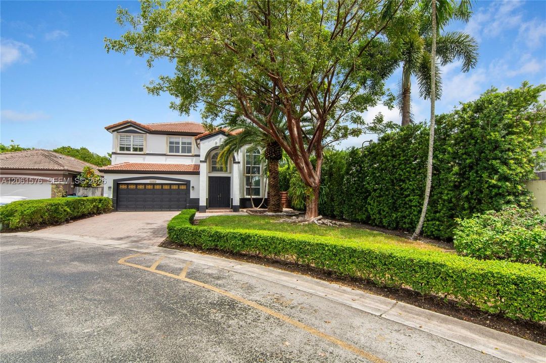 For Rent: $5,200 (4 beds, 2 baths, 2552 Square Feet)