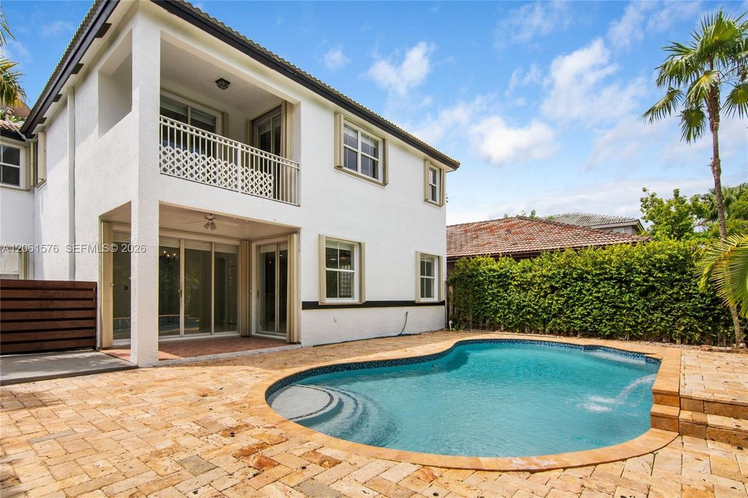 For Rent: $5,200 (4 beds, 2 baths, 2552 Square Feet)