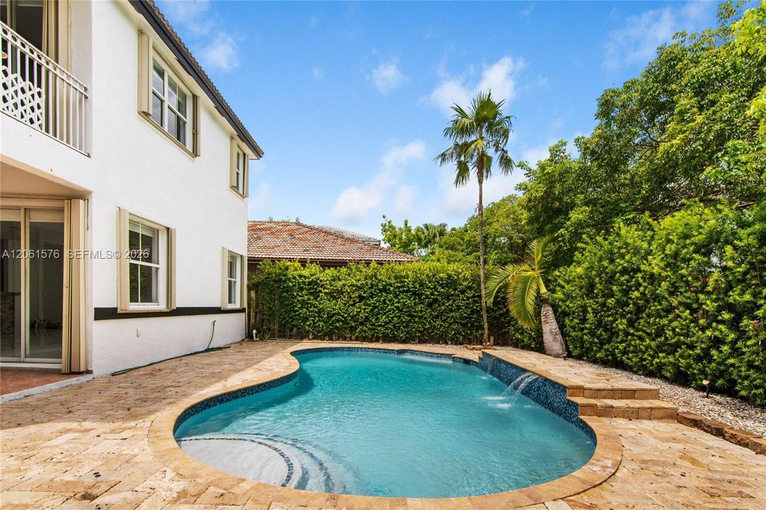 For Rent: $5,200 (4 beds, 2 baths, 2552 Square Feet)