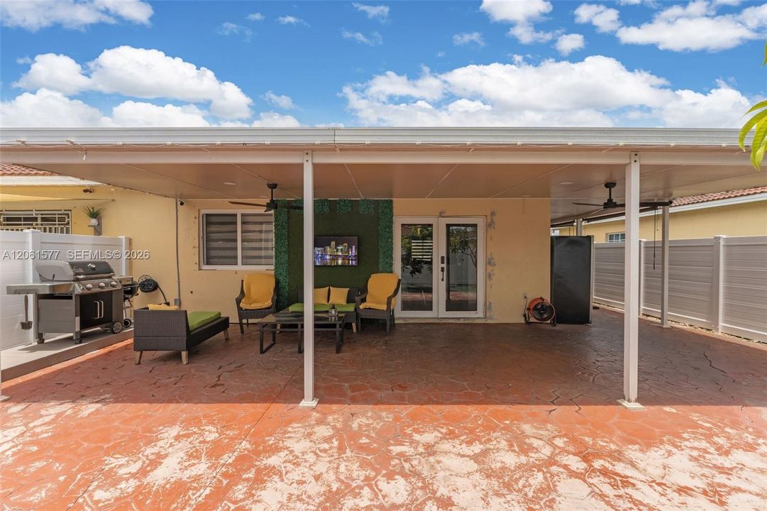 En Venta: $370,000 (3 camas, 2 baños, 1182 Pies cuadrados)