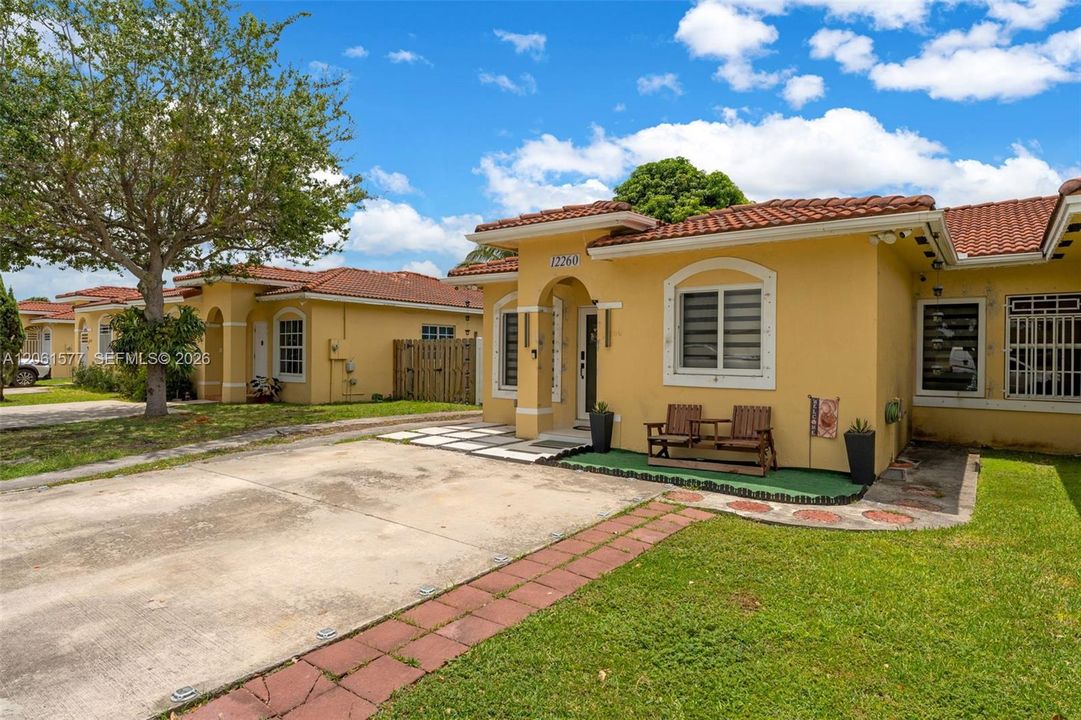 En Venta: $370,000 (3 camas, 2 baños, 1182 Pies cuadrados)