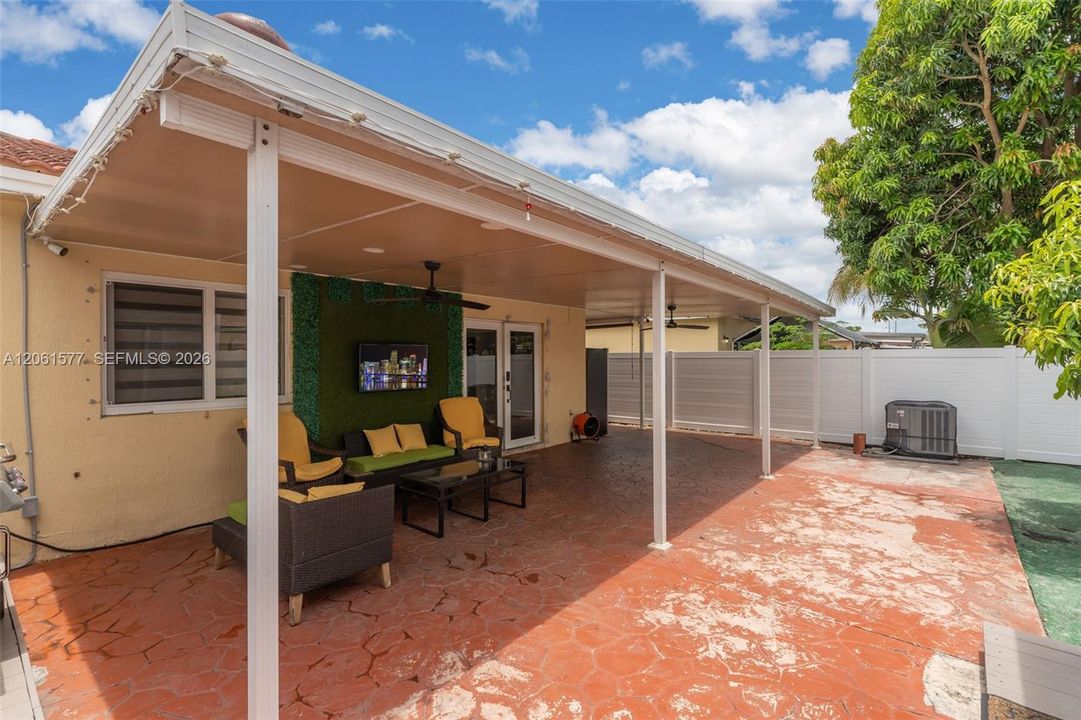 En Venta: $370,000 (3 camas, 2 baños, 1182 Pies cuadrados)