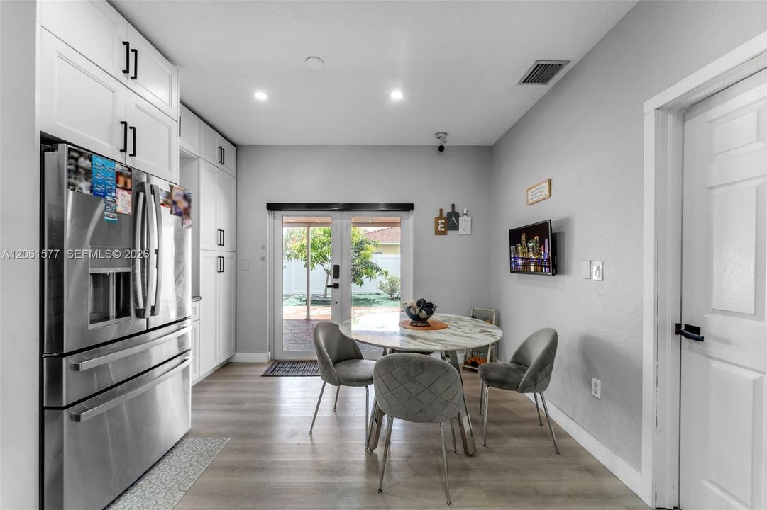En Venta: $370,000 (3 camas, 2 baños, 1182 Pies cuadrados)