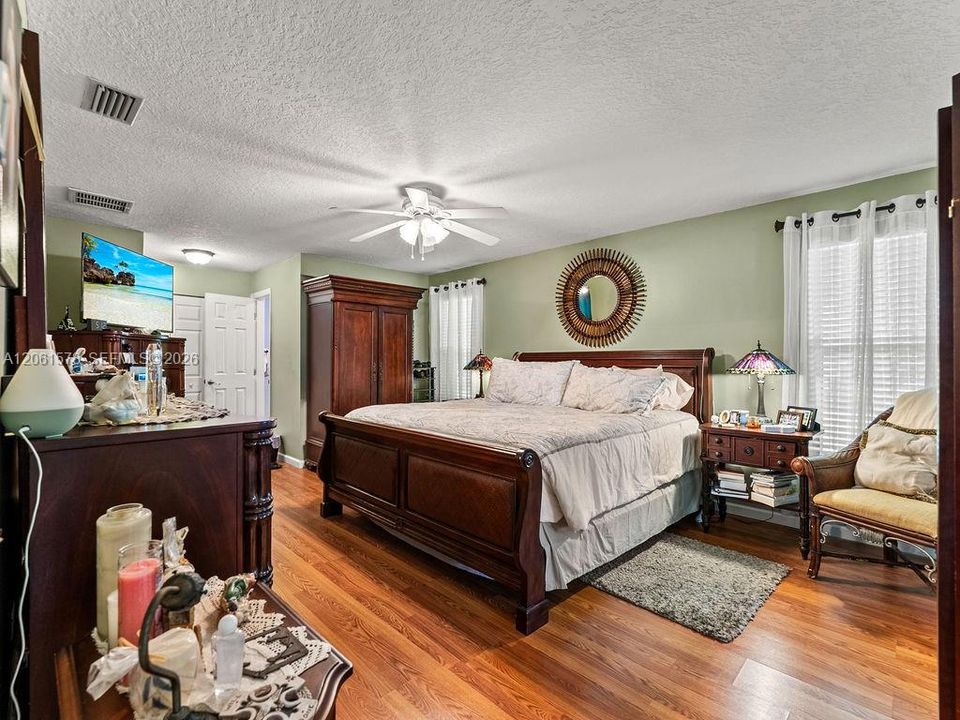 На продажу: $555,000 (3 спален, 2 ванн, 1875 Квадратных фут)