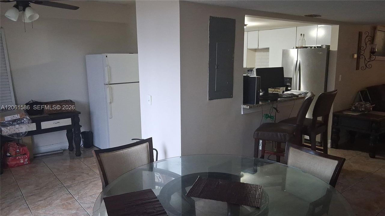 На продажу: $240,000 (3 спален, 2 ванн, 1450 Квадратных фут)