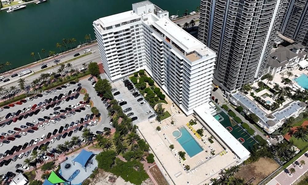 В аренду: $4,850 (2 спален, 2 ванн, 1134 Квадратных фут)