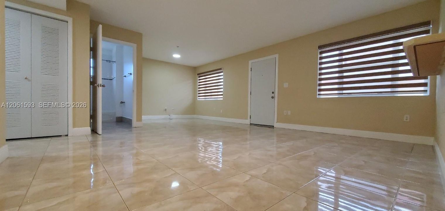 Living/dining area