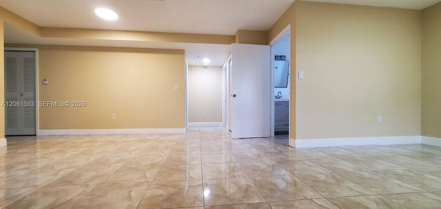 Living/dining area
