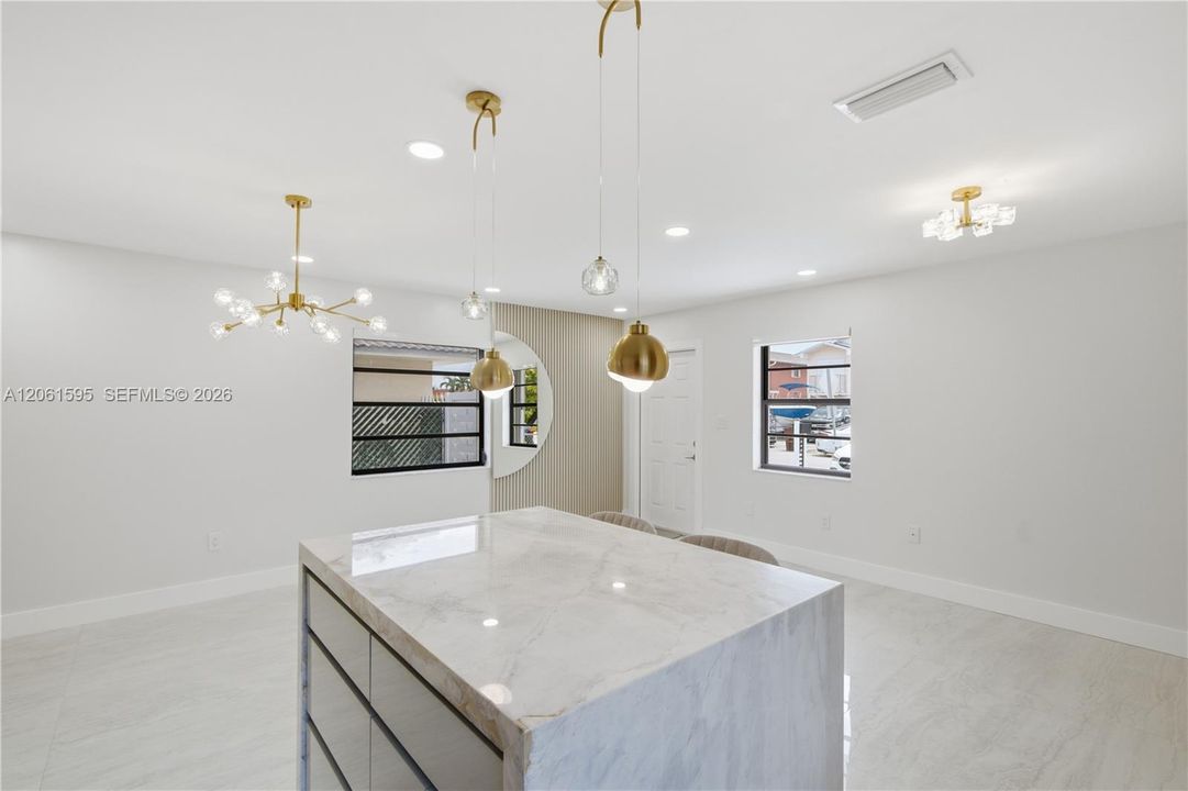 В аренду: $3,490 (3 спален, 2 ванн, 1200 Квадратных фут)