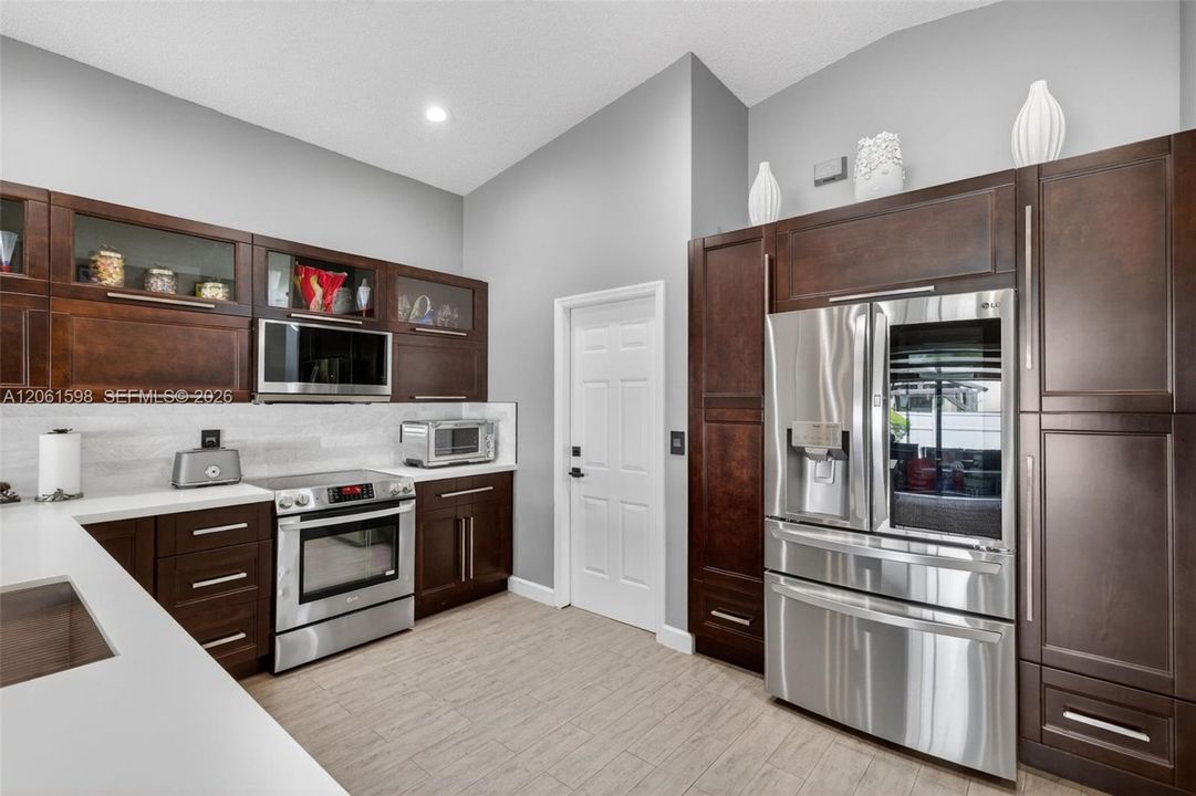 Active With Contract: $650,000 (3 beds, 2 baths, 1876 Square Feet)