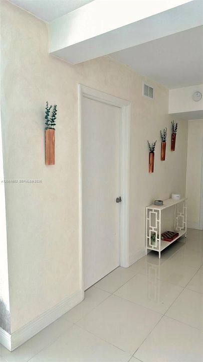 В аренду: $3,300 (2 спален, 2 ванн, 1087 Квадратных фут)