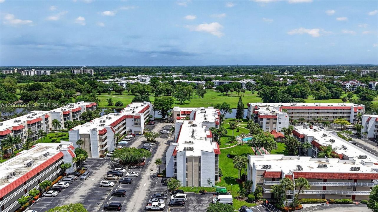 На продажу: $102,000 (2 спален, 2 ванн, 1070 Квадратных фут)