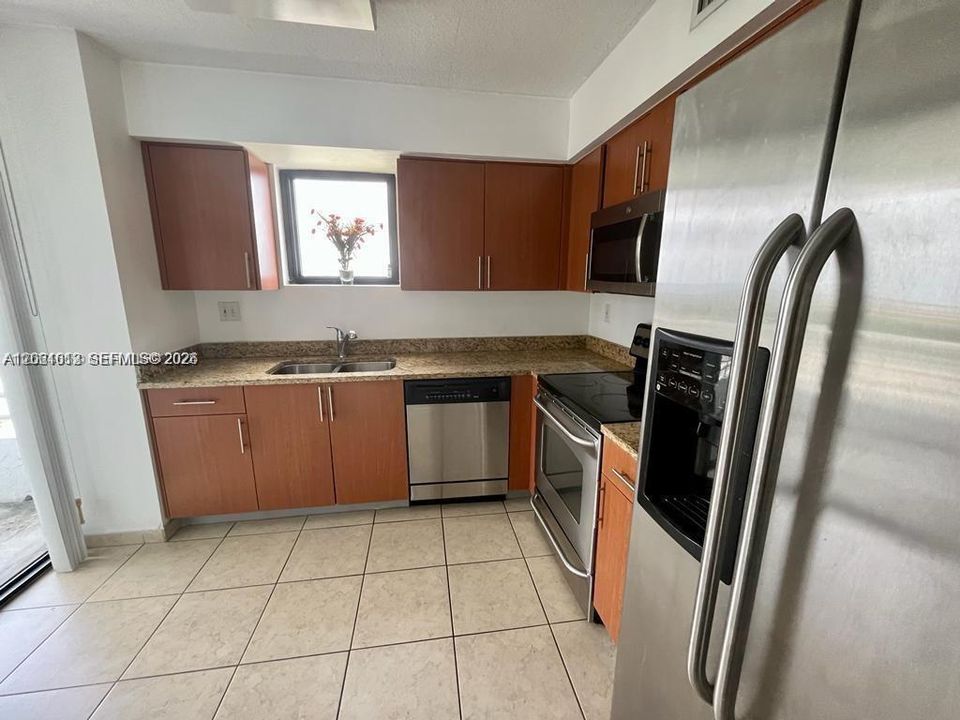 На продажу: $350,000 (3 спален, 2 ванн, 1181 Квадратных фут)