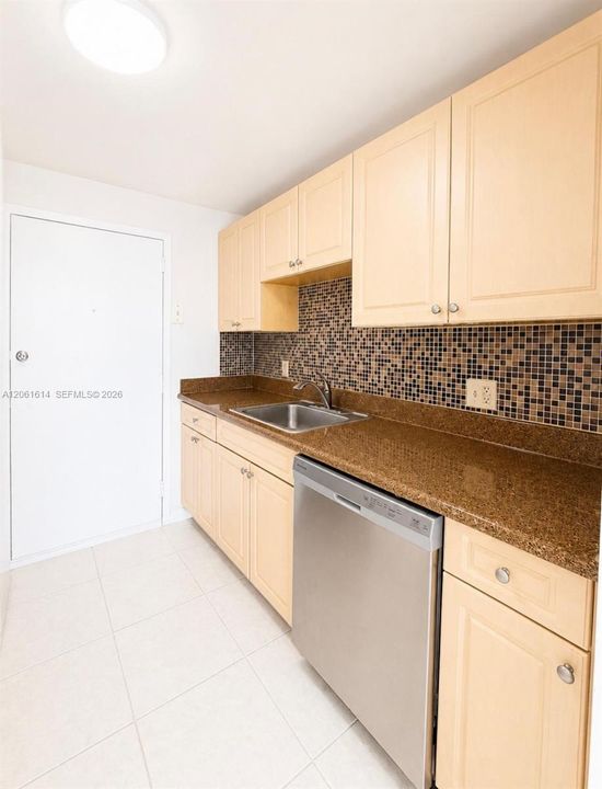 В аренду: $2,150 (2 спален, 2 ванн, 963 Квадратных фут)
