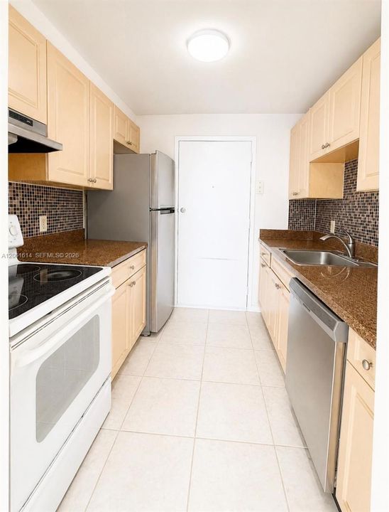 В аренду: $2,150 (2 спален, 2 ванн, 963 Квадратных фут)