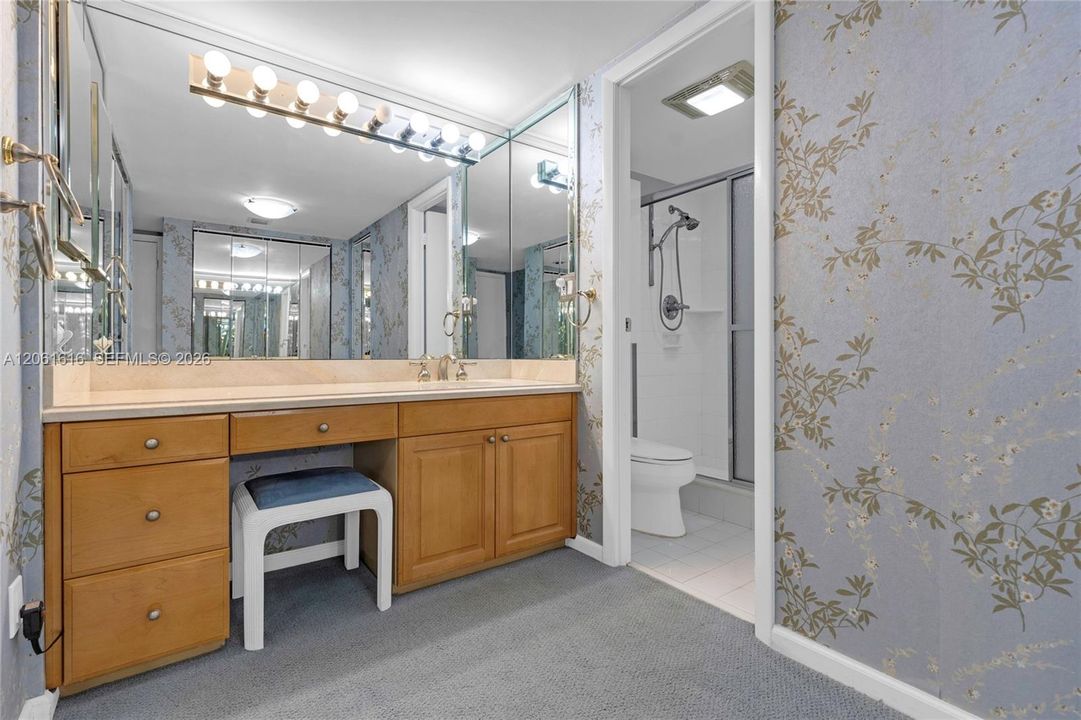 На продажу: $399,900 (2 спален, 2 ванн, 1313 Квадратных фут)