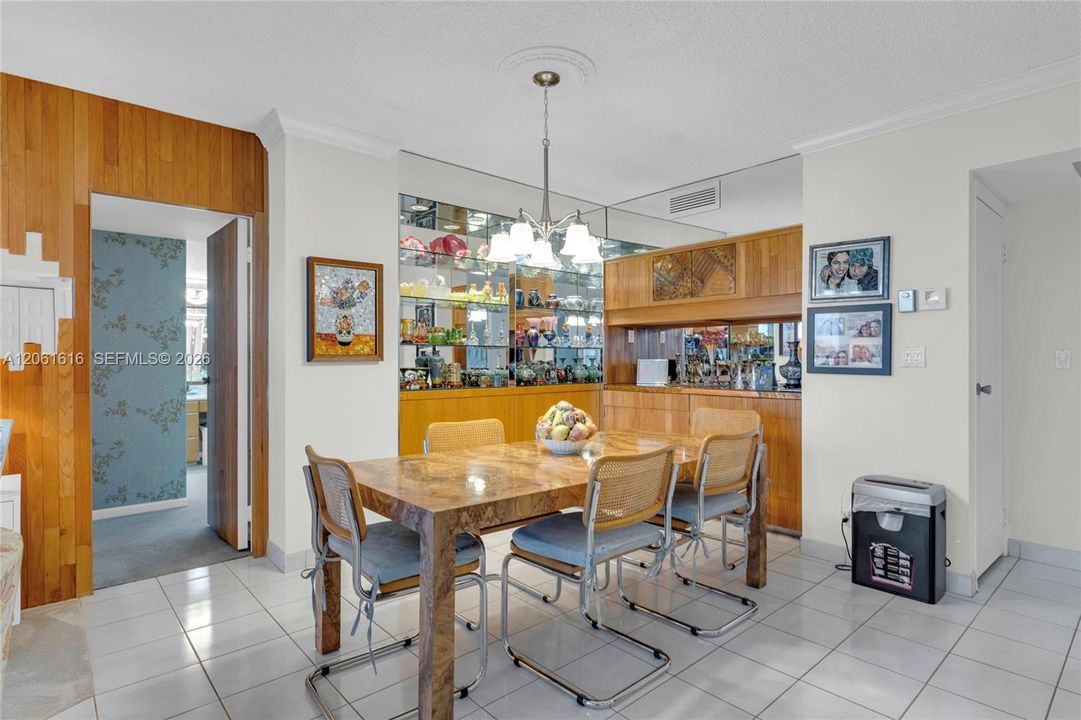 На продажу: $399,900 (2 спален, 2 ванн, 1313 Квадратных фут)