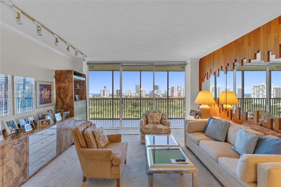 На продажу: $399,900 (2 спален, 2 ванн, 1313 Квадратных фут)