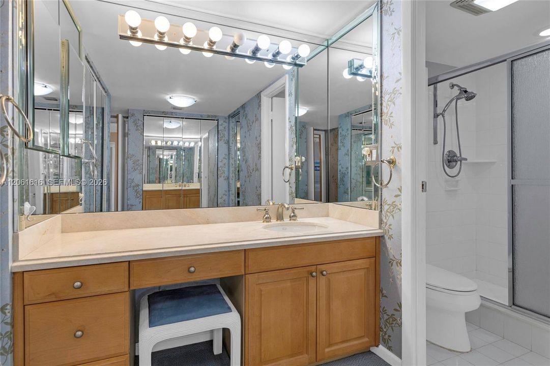 На продажу: $399,900 (2 спален, 2 ванн, 1313 Квадратных фут)