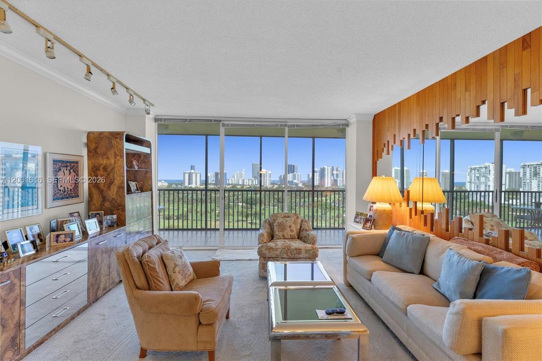 На продажу: $399,900 (2 спален, 2 ванн, 1313 Квадратных фут)