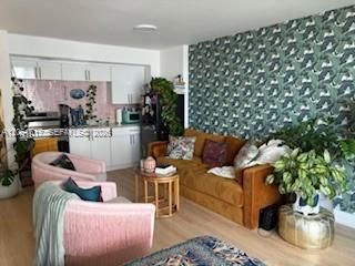 В аренду: $2,975 (0 спален, 1 ванн, 407 Квадратных фут)