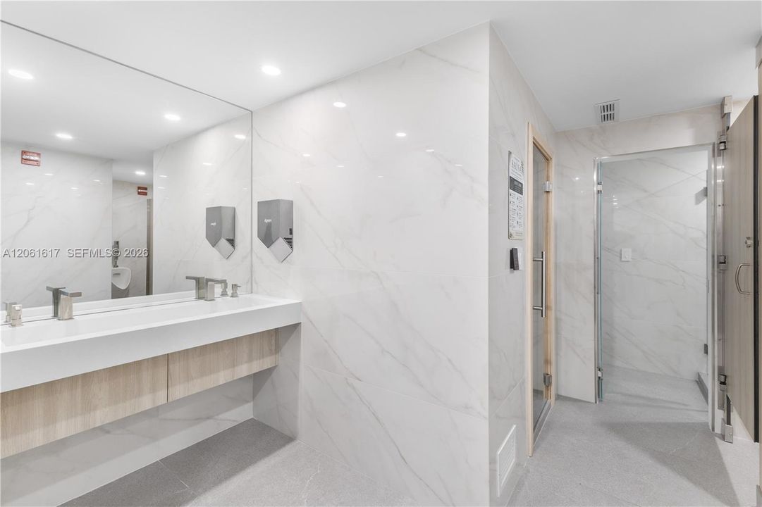 В аренду: $2,975 (0 спален, 1 ванн, 407 Квадратных фут)