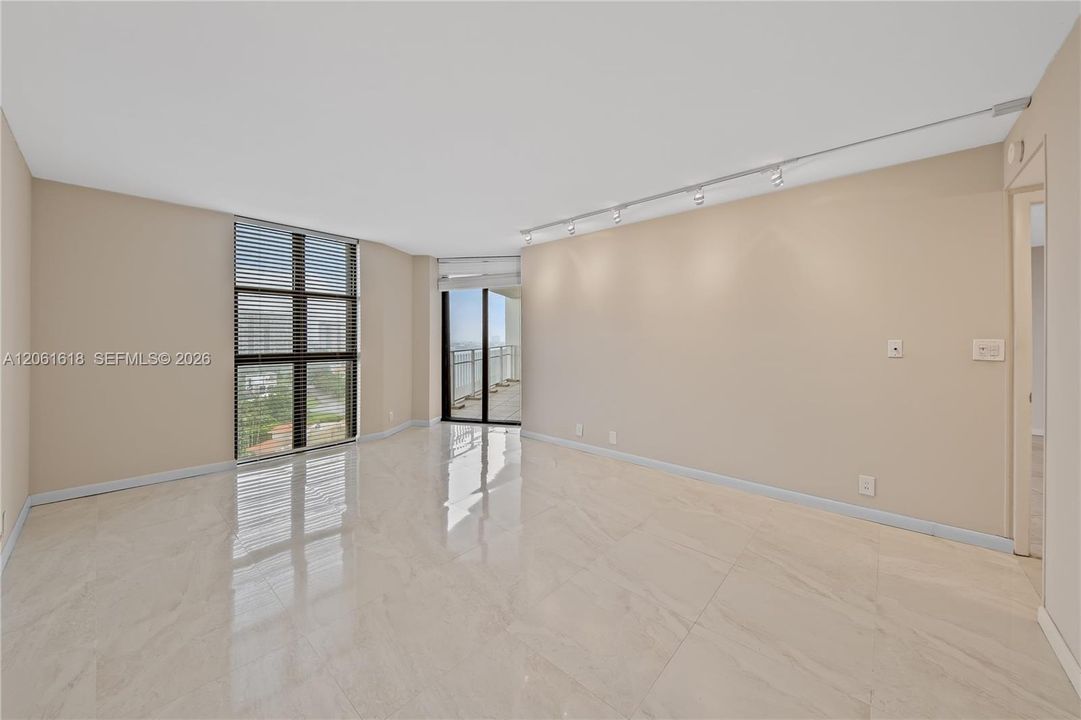 В аренду: $4,200 (2 спален, 2 ванн, 1456 Квадратных фут)