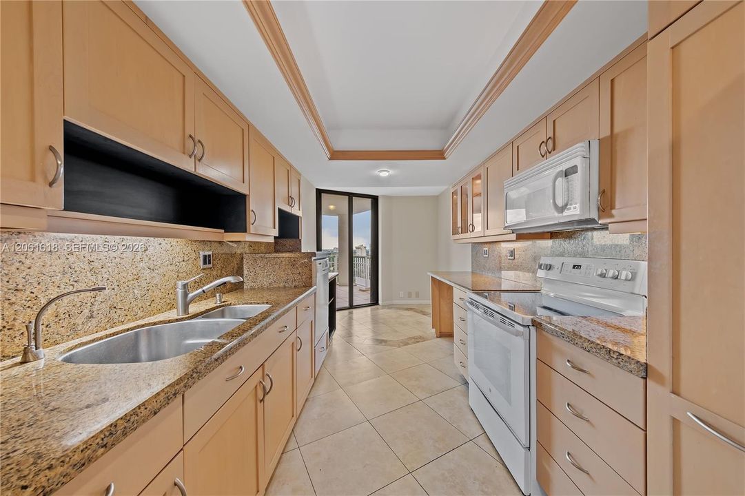 В аренду: $4,200 (2 спален, 2 ванн, 1456 Квадратных фут)