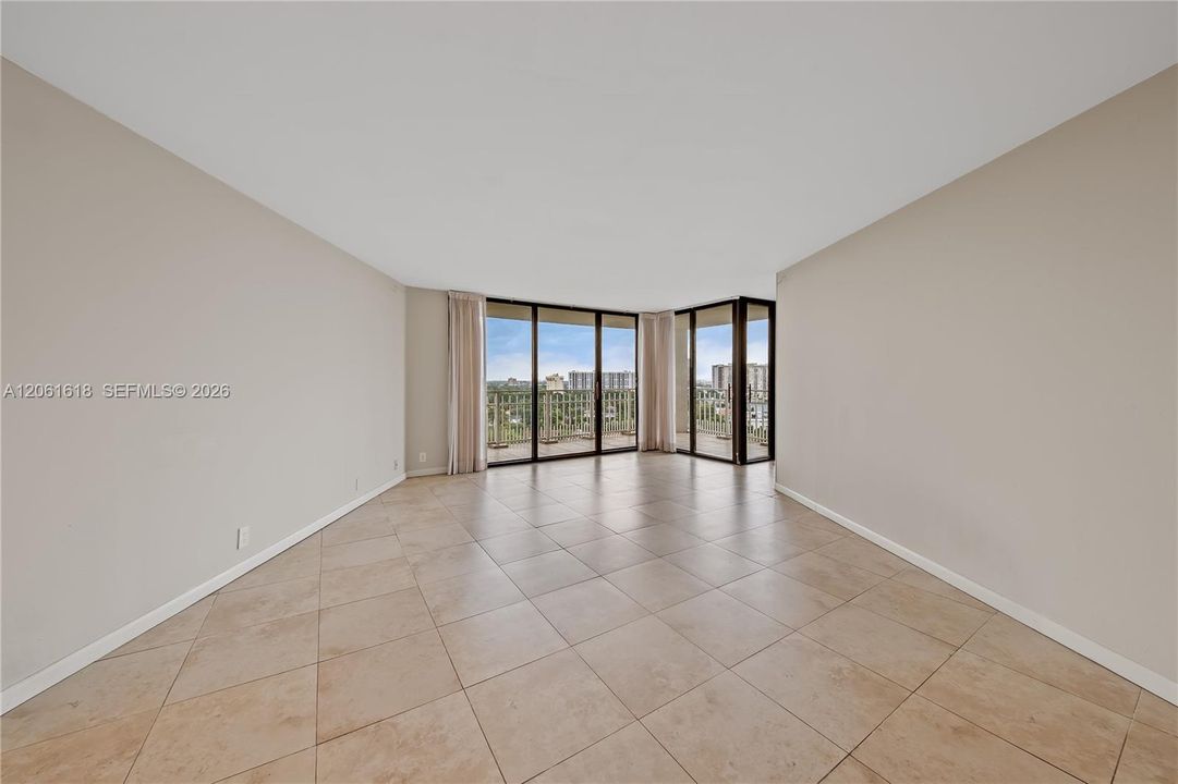 В аренду: $4,200 (2 спален, 2 ванн, 1456 Квадратных фут)