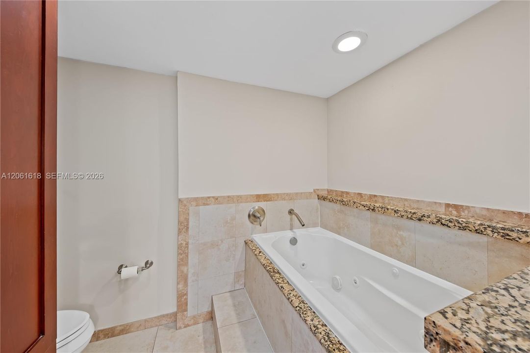 В аренду: $4,200 (2 спален, 2 ванн, 1456 Квадратных фут)