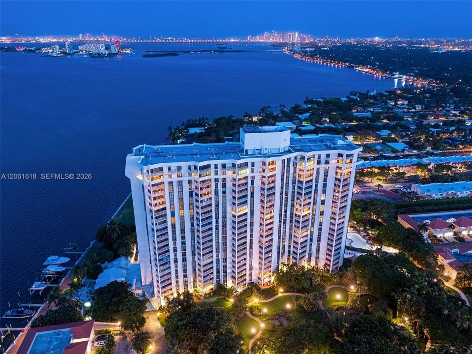 В аренду: $4,200 (2 спален, 2 ванн, 1456 Квадратных фут)