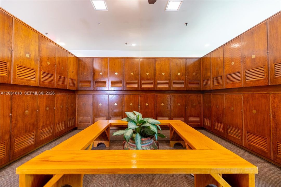 В аренду: $4,200 (2 спален, 2 ванн, 1456 Квадратных фут)