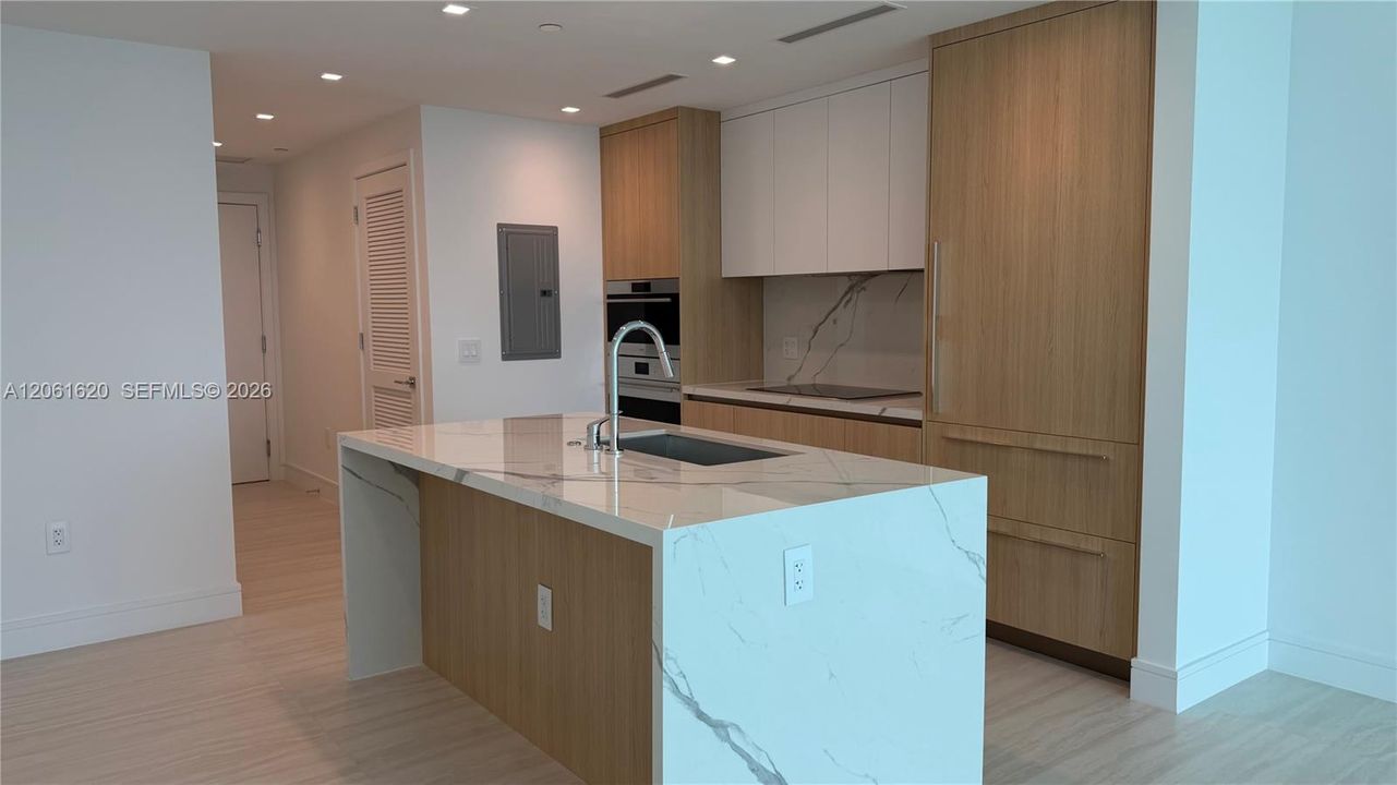 В аренду: $5,900 (1 спален, 1 ванн, 962 Квадратных фут)