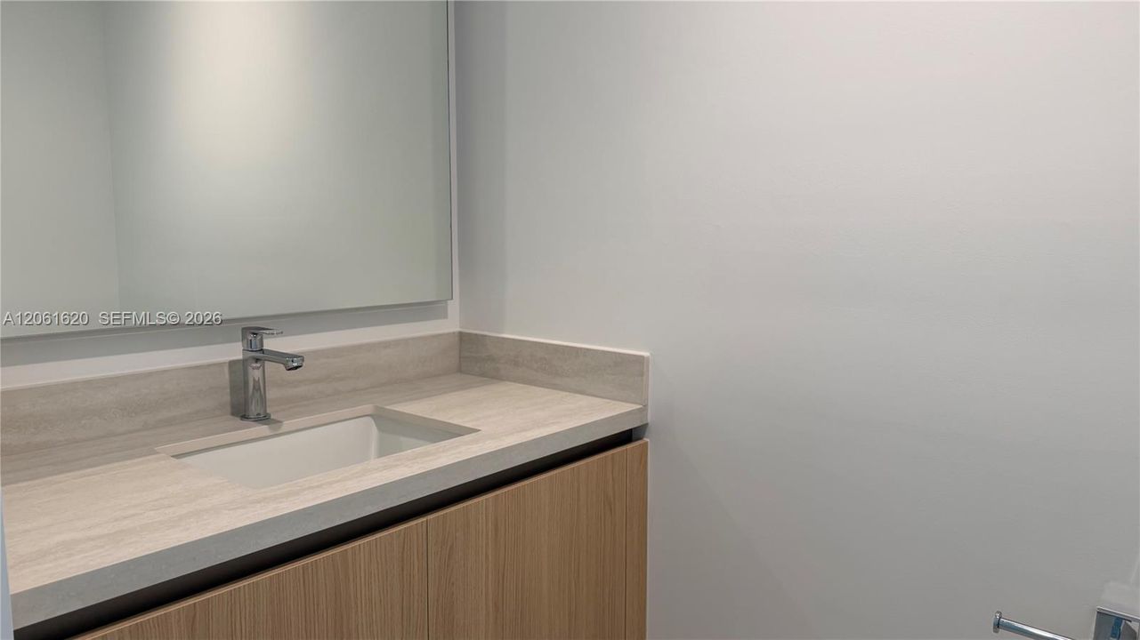 В аренду: $5,900 (1 спален, 1 ванн, 962 Квадратных фут)