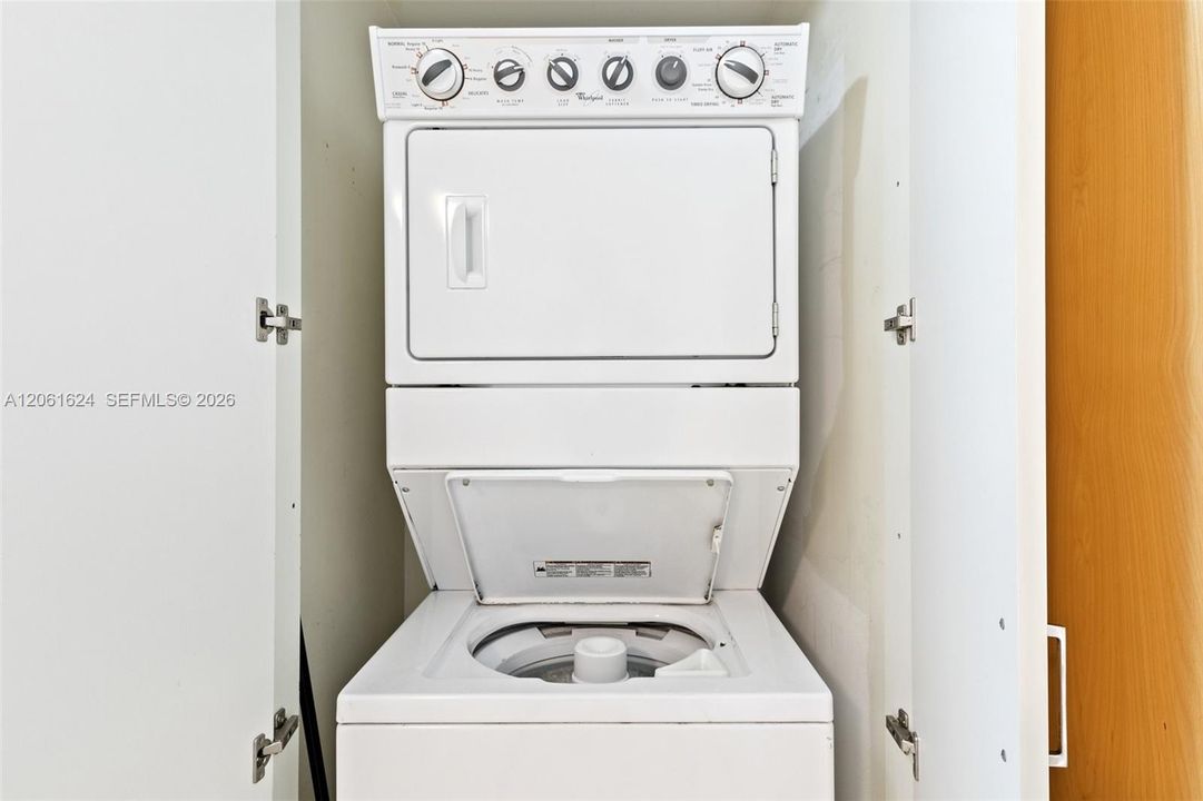 На продажу: $475,000 (2 спален, 2 ванн, 1030 Квадратных фут)